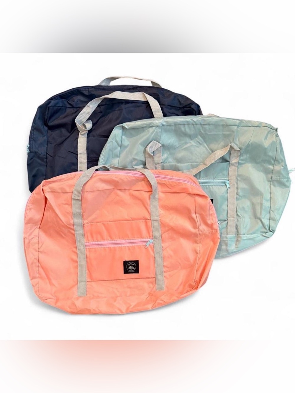 Travel duffle style bags, set of 3. Like new condition. Large!